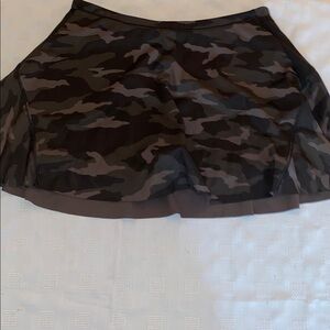 Woman’s camouflage Athleta tennis skort size medium